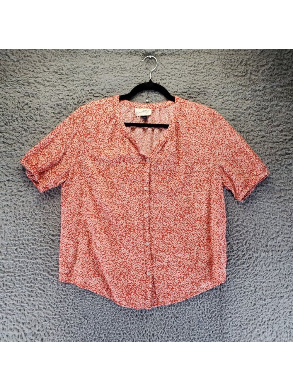 Universal Thread Top Womens Large Red Floral Button-Up Rayon Blouse